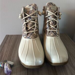 Sperry Women's Plaid and Cream Winter Boots
